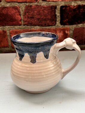 👛(ANY 2/$20)ROSCHER Stonewear Potbelly Mug Blue Drip Rim and White Body 12oz